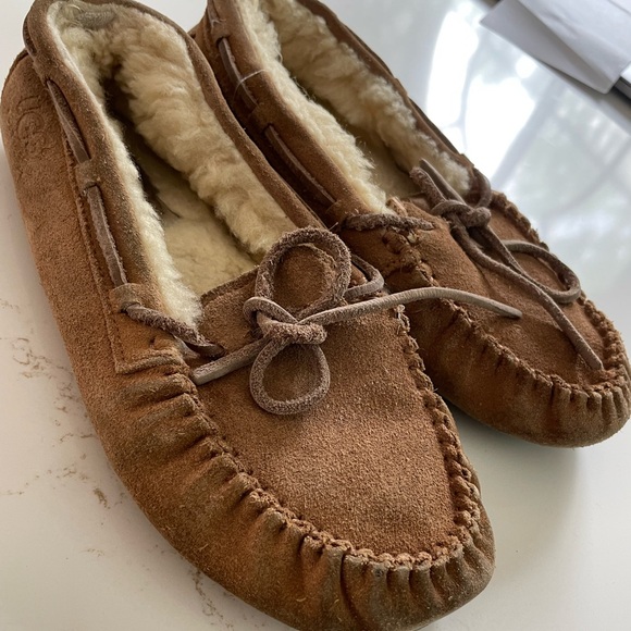 Ugg Dakota Big Kids Style chestnut size 3 - Picture 2 of 9